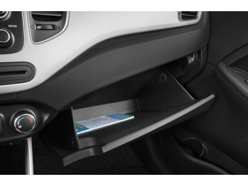 2016 Kia Rondo LX 5-Seater (M6) Interior Shot 4