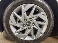 2025 Hyundai Elantra Preferred IVT