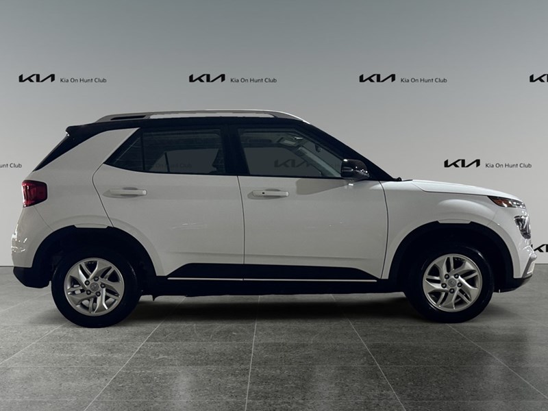 2022 Hyundai Venue Preferred IVT w/Two-Tone