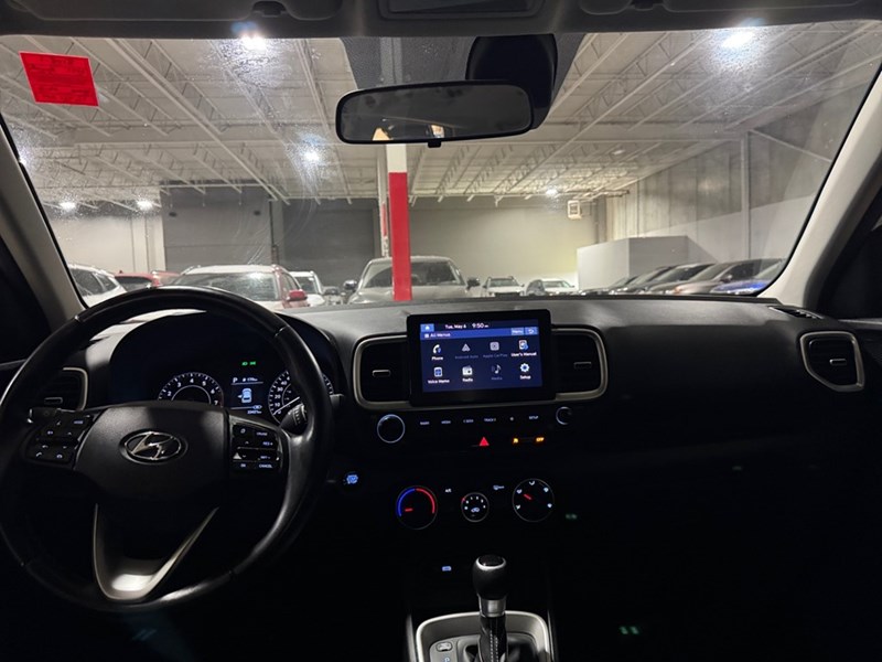 2022 Hyundai Venue Preferred IVT w/Two-Tone