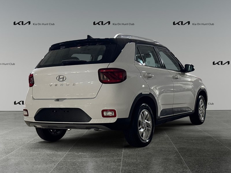 2022 Hyundai Venue Preferred IVT w/Two-Tone