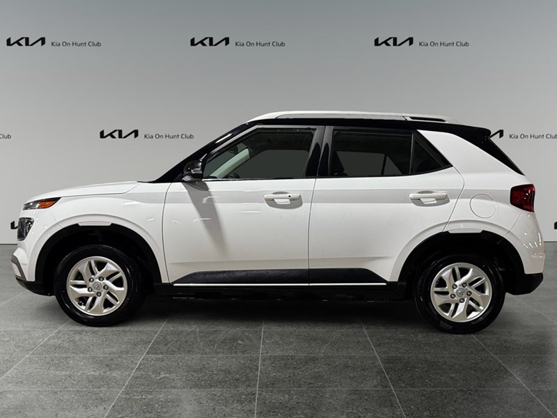 2022 Hyundai Venue Preferred IVT w/Two-Tone