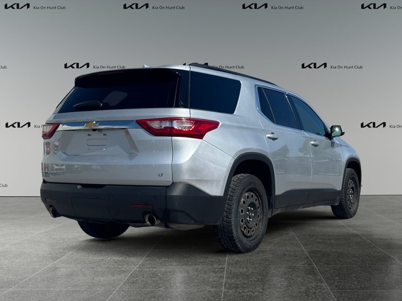 2021 Chevrolet Traverse LT Cloth w/1LT