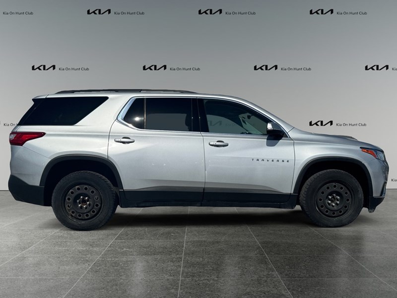 2021 Chevrolet Traverse LT Cloth w/1LT