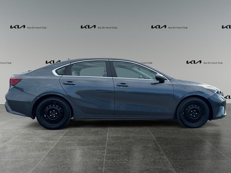 2022 Kia Forte EX IVT