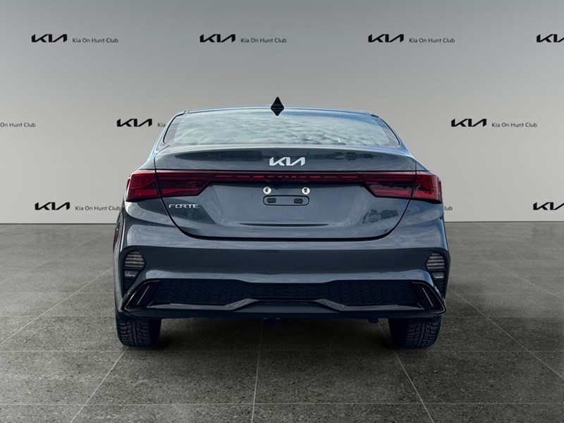 2022 Kia Forte EX IVT