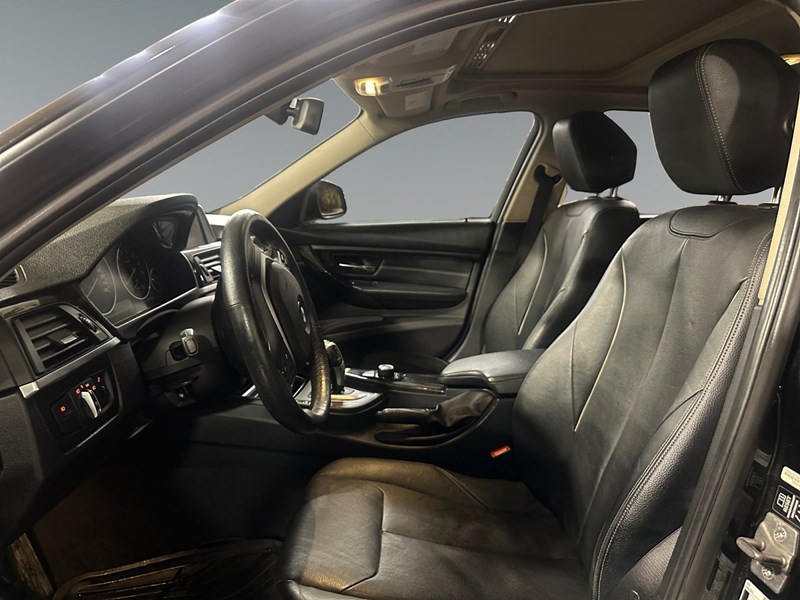 2013 BMW 320 4dr Sdn 320i xDrive AWD