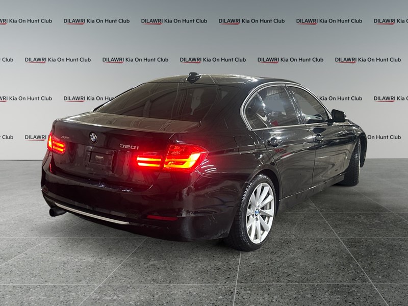 2013 BMW 320 4dr Sdn 320i xDrive AWD