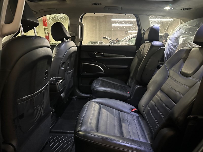 2023 Kia Telluride SX Limited AWD w/Black Interior