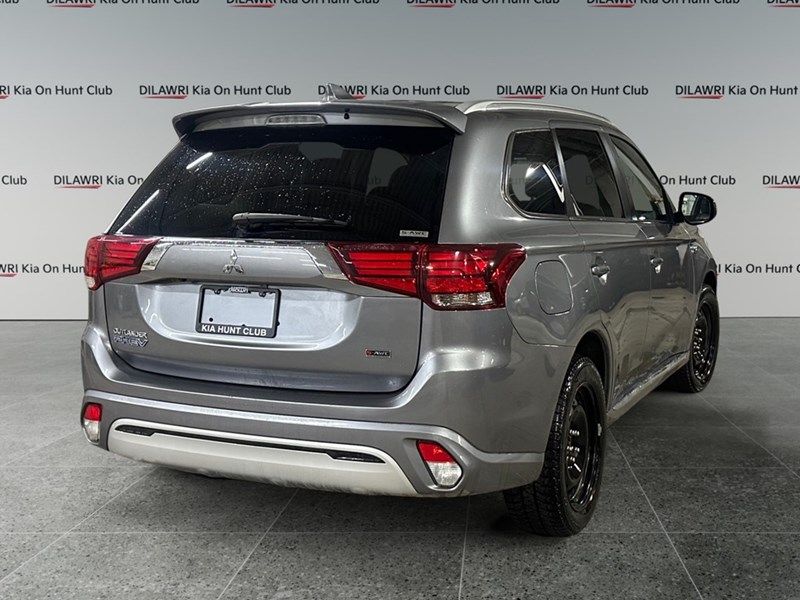 2022 Mitsubishi Outlander Plug-In Hybrid SE S-AWC