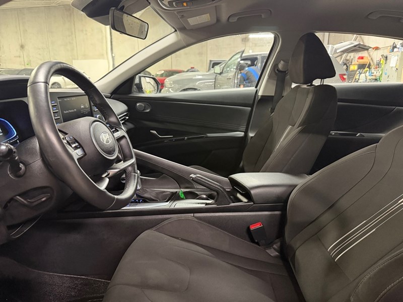 2025 Hyundai Elantra Preferred IVT