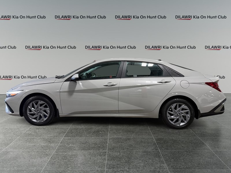 2025 Hyundai Elantra Preferred IVT