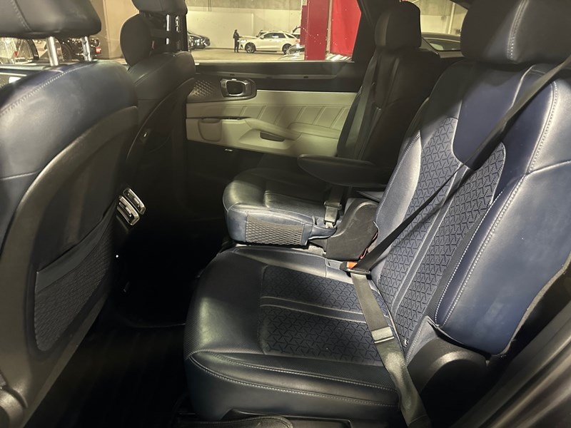 2023 Kia Sorento PHEV SX AWD w/Navy Blue Interior
