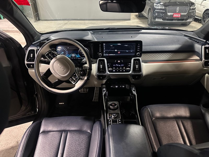 2023 Kia Sorento PHEV SX AWD w/Navy Blue Interior