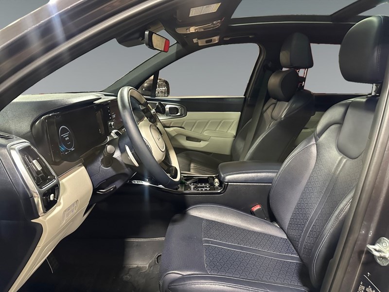 2023 Kia Sorento PHEV SX AWD w/Navy Blue Interior
