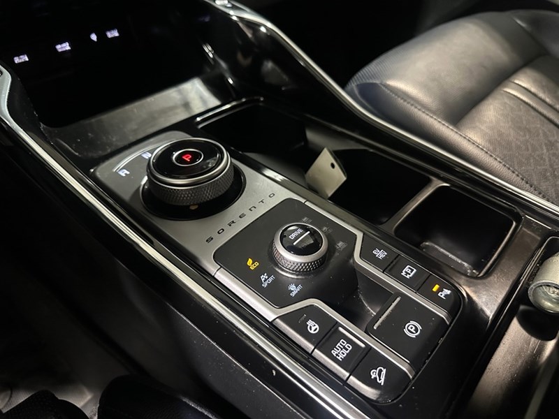 2023 Kia Sorento PHEV SX AWD w/Navy Blue Interior
