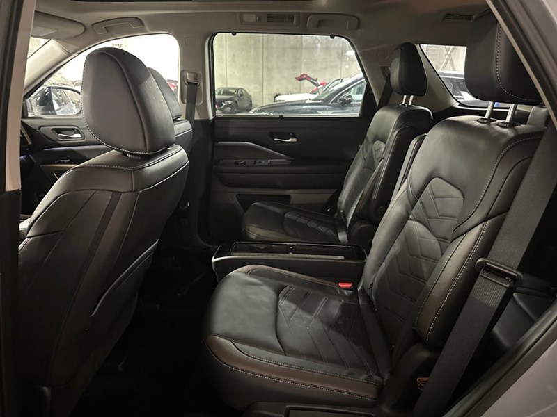 2024 Nissan Pathfinder Platinum 4WD