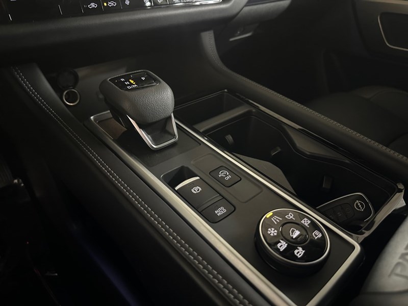 2024 Nissan Pathfinder Platinum 4WD