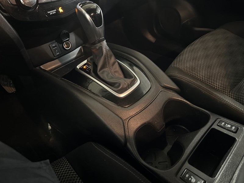 2017 Nissan Qashqai SV  W Sunroof