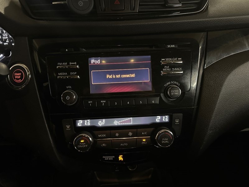 2017 Nissan Qashqai SV  W Sunroof