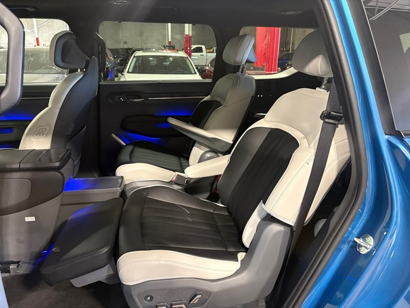 2026 Kia EV9 Land w/GT-Line Package AWD