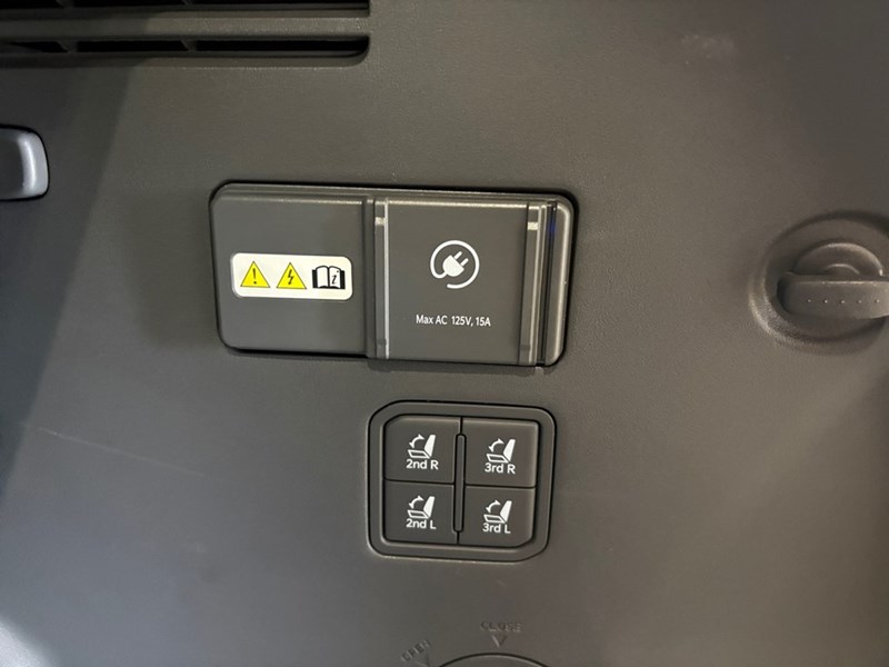 2026 Kia EV9 Land w/GT-Line Package AWD