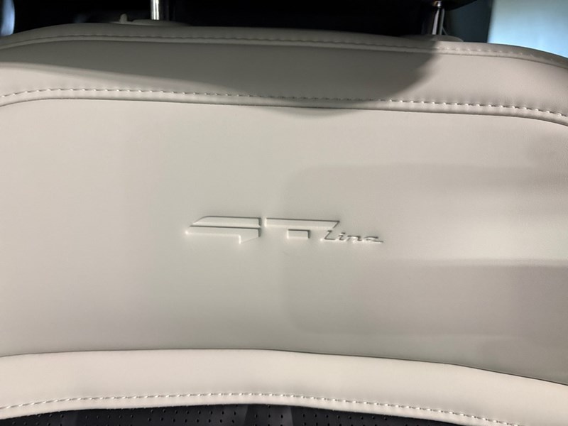 2026 Kia EV9 Land w/GT-Line Package AWD