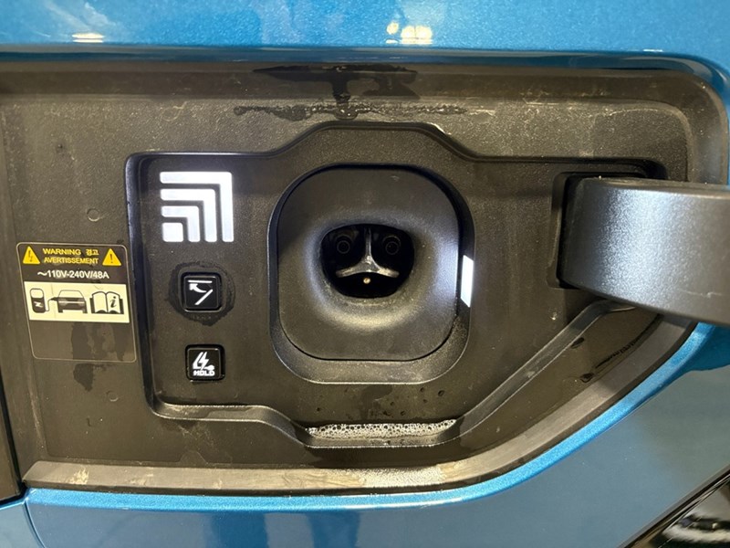 2026 Kia EV9 Land w/GT-Line Package AWD