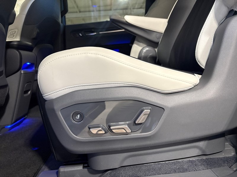 2026 Kia EV9 Land w/GT-Line Package AWD