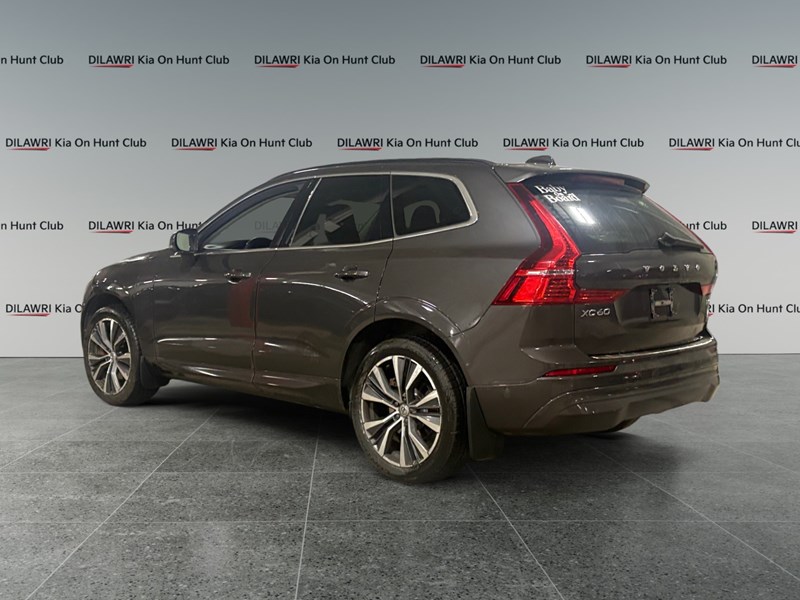 2022 Volvo XC60 B6 Momentum