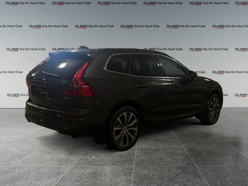 2022 Volvo XC60 B6 Momentum