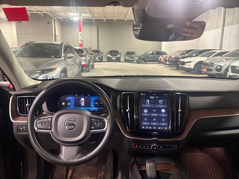 2022 Volvo XC60 B6 Momentum