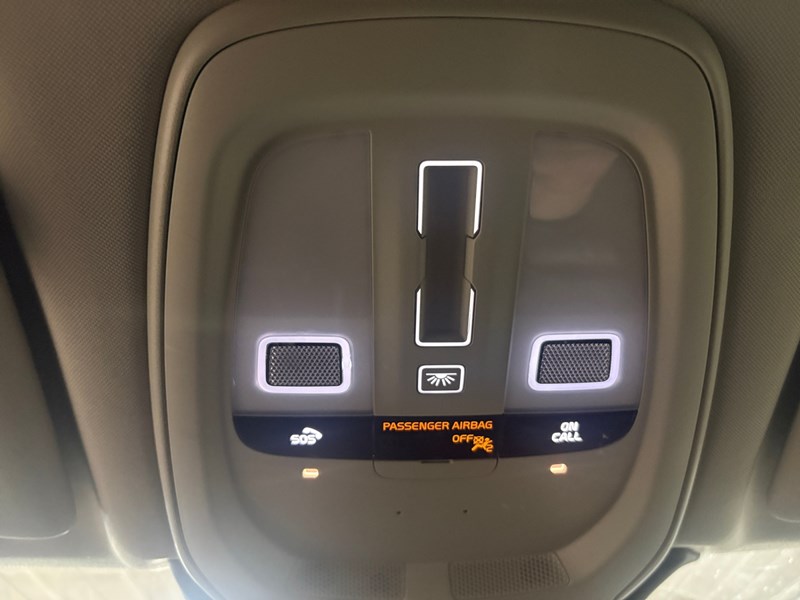 2022 Volvo XC60 B6 Momentum