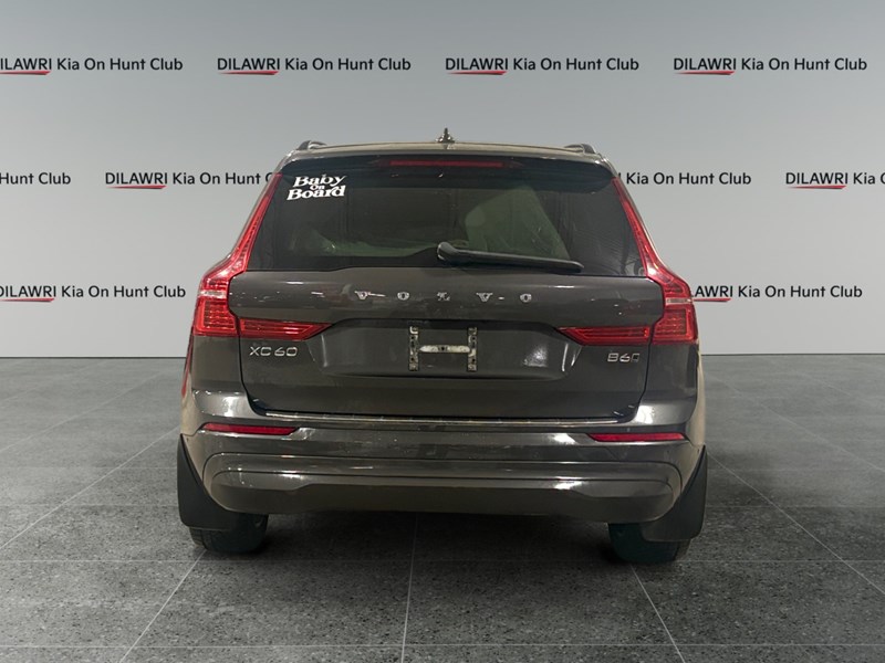 2022 Volvo XC60 B6 Momentum