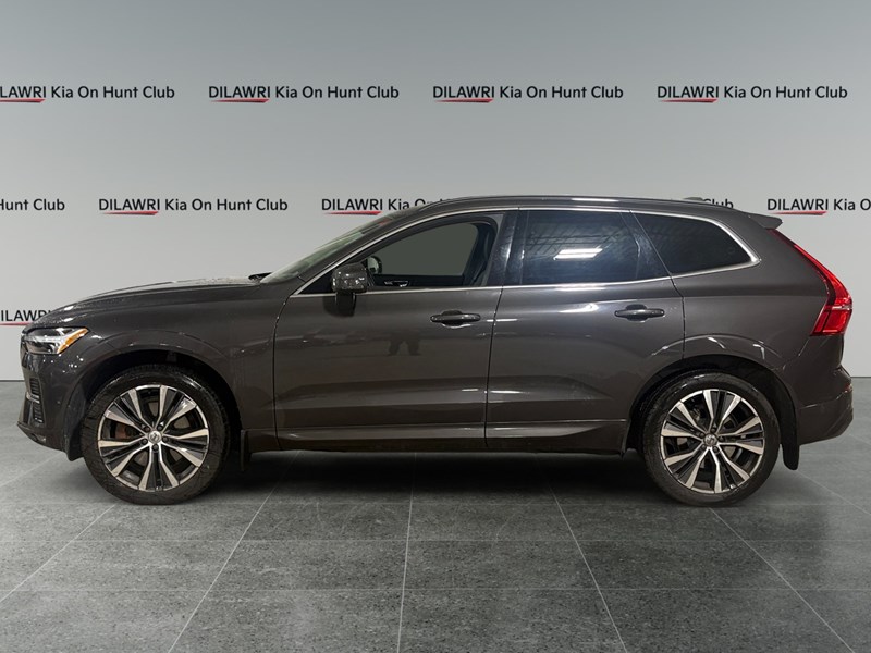 2022 Volvo XC60 B6 Momentum