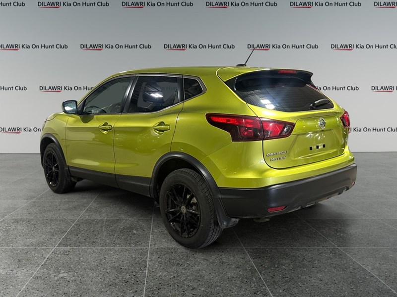 2017 Nissan Qashqai SV  W Sunroof