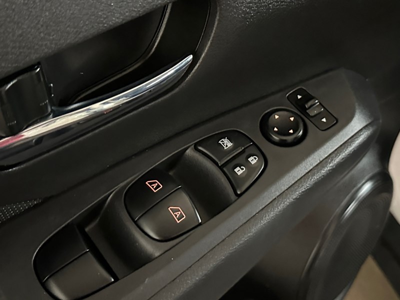 2025 Nissan Kicks Play SV