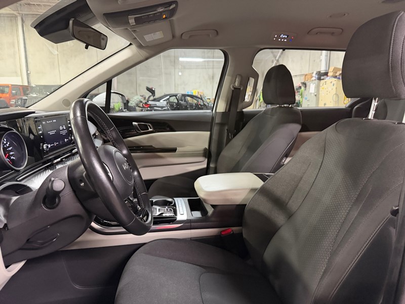 2022 Kia Carnival LX