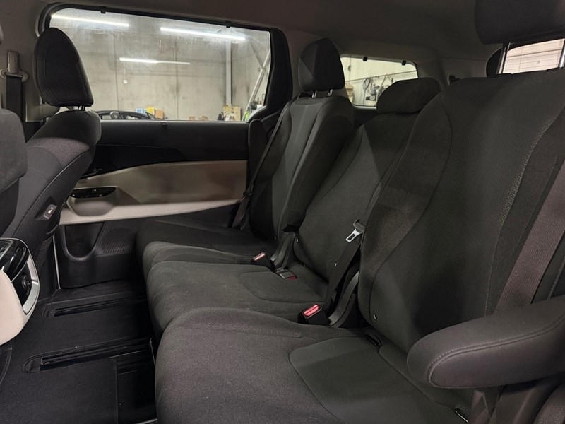 2022 Kia Carnival LX