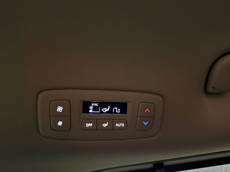 2022 Kia Carnival LX