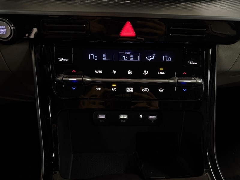 2022 Kia Carnival LX