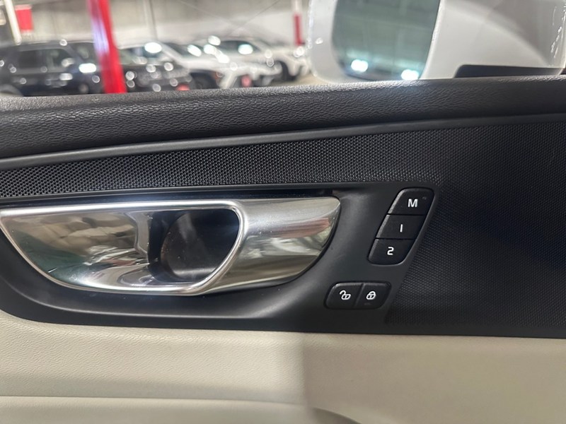 2019 Volvo XC60 T6 AWD Inscription I  LEATHER I PANOROOF I