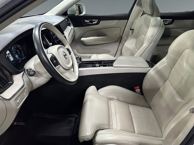 2019 Volvo XC60 T6 AWD Inscription I  LEATHER I PANOROOF I