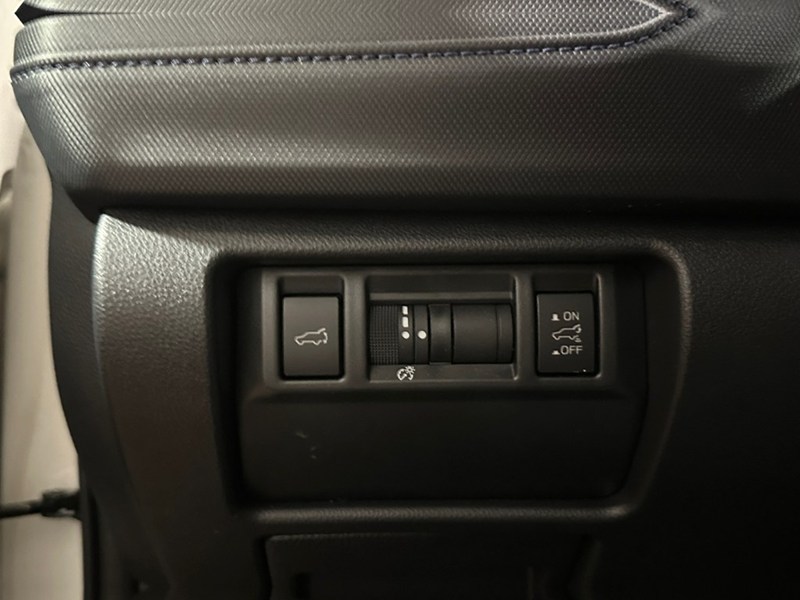 2025 Subaru Forester Limited AWD/ EYE SIGHT /  NAV/ LEATHER/ ROOF