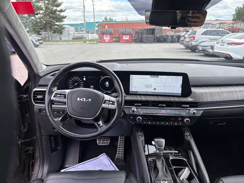 2024 Kia Telluride SX Limited / HEADS UP DISPLY, NAV, PANORAMIC ROOF
