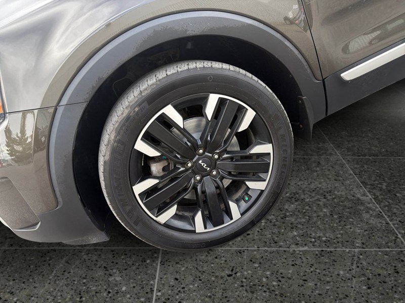 2024 Kia Telluride SX Limited / HEADS UP DISPLY, NAV, PANORAMIC ROOF