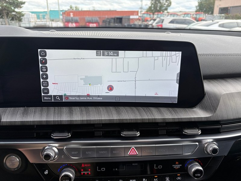 2024 Kia Telluride SX Limited / HEADS UP DISPLY, NAV, PANORAMIC ROOF
