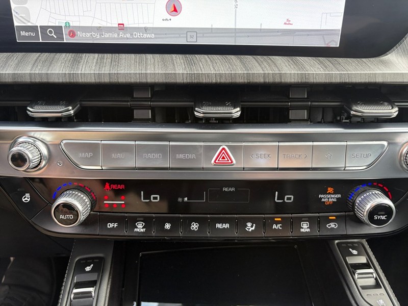 2024 Kia Telluride SX Limited / HEADS UP DISPLY, NAV, PANORAMIC ROOF