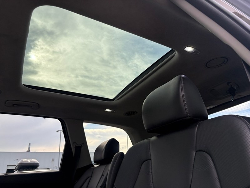 2024 Kia Telluride SX Limited / HEADS UP DISPLY, NAV, PANORAMIC ROOF