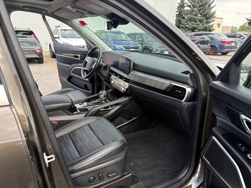 2024 Kia Telluride SX Limited / HEADS UP DISPLY, NAV, PANORAMIC ROOF